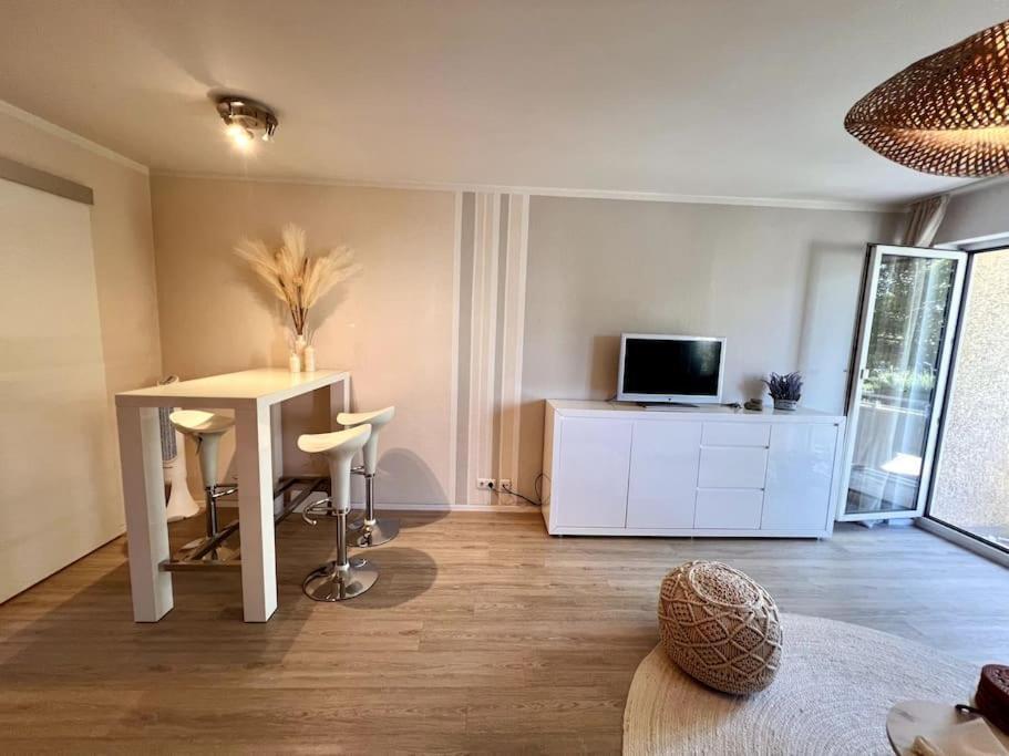 Stylish Studio Apartment With Beautiful Balcony Ingolstadt Exterior foto